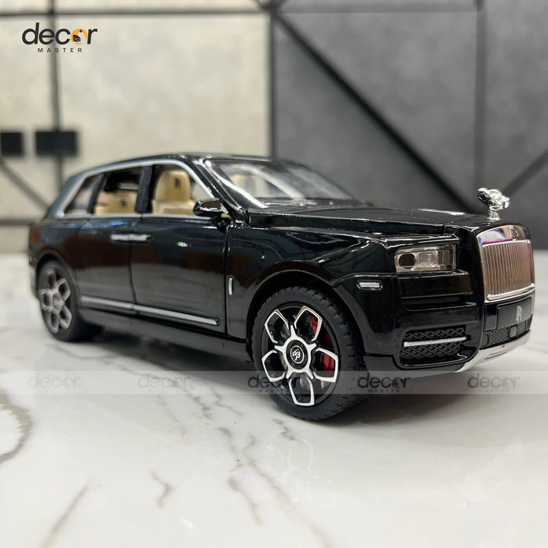 Premium Rolls Royce SUV with Smoke