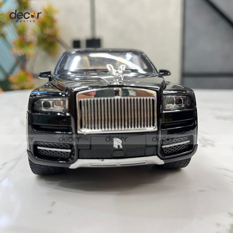 Premium Rolls Royce SUV with Smoke