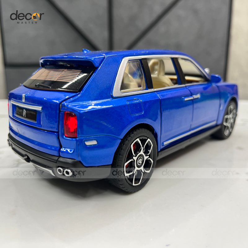 Premium Rolls Royce SUV with Smoke