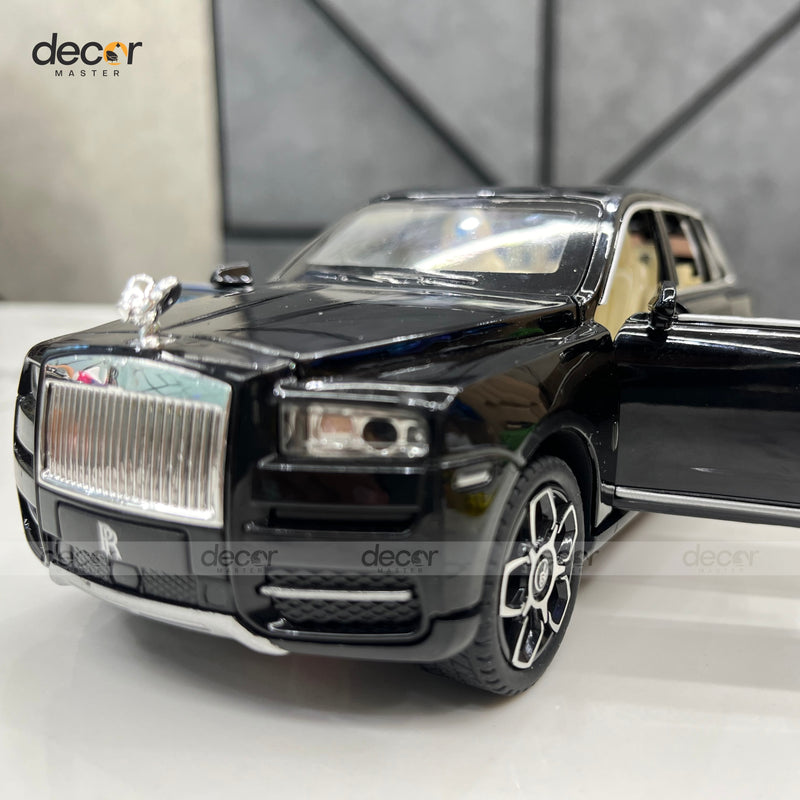 Premium Rolls Royce SUV with Smoke