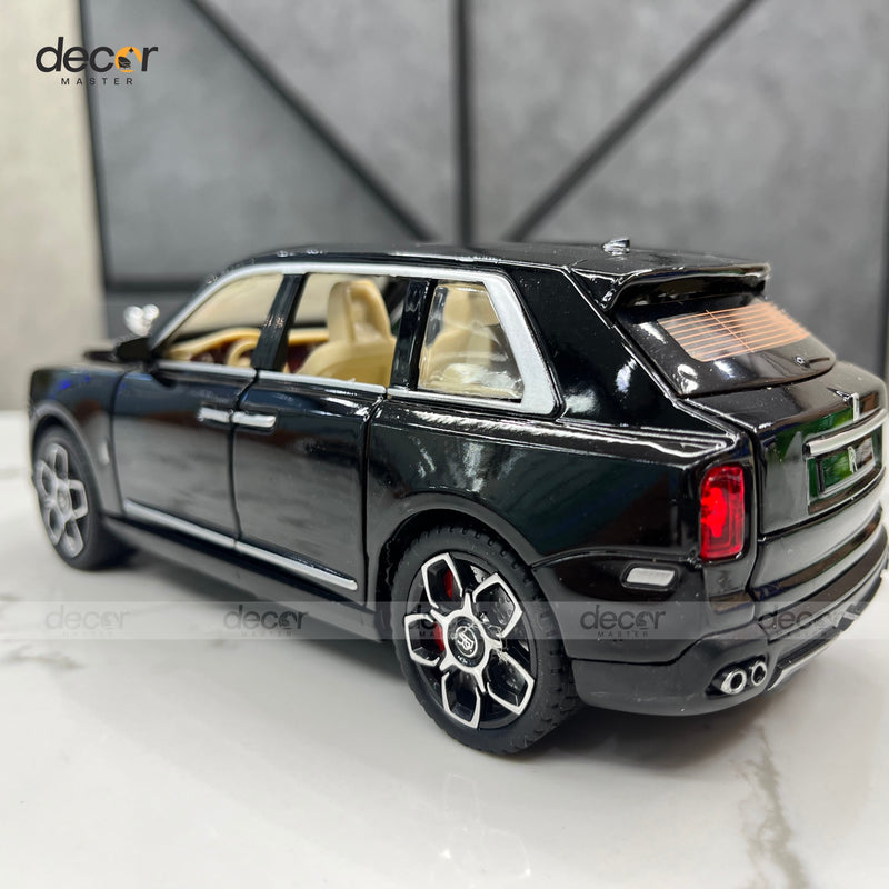 Premium Rolls Royce SUV with Smoke