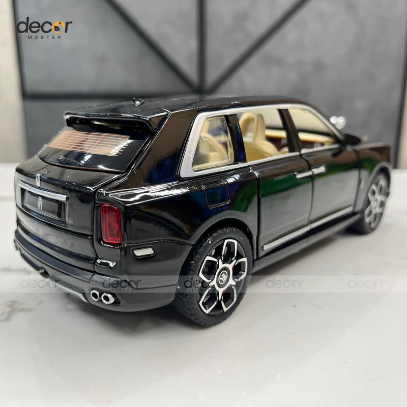 Premium Rolls Royce SUV with Smoke