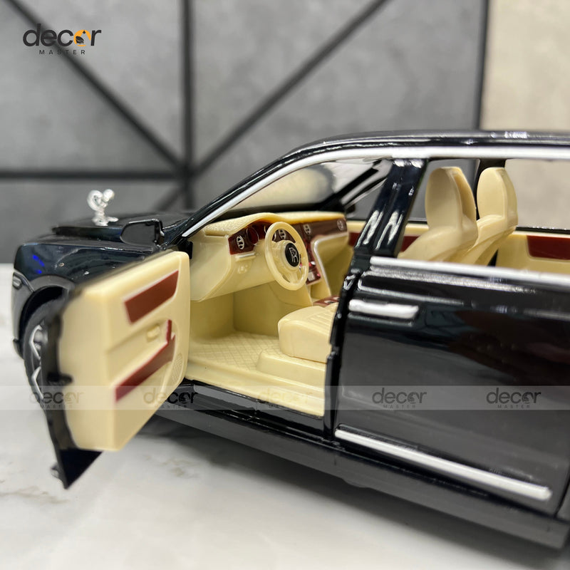 Premium Rolls Royce SUV with Smoke